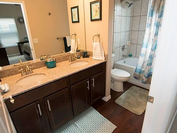 Vivaldi Master Bath