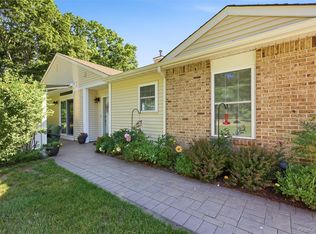10 Pheasant Trl, Coram, NY 11727
