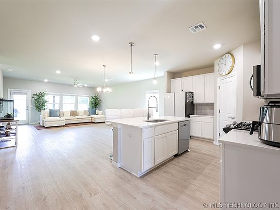 4th image of 2416 W Birmingham St