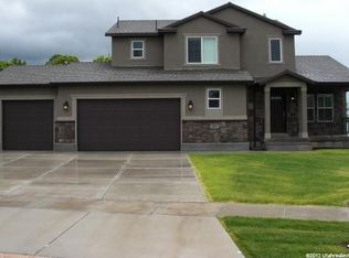 1801 W Silverwood Dr, Farmington, UT 84025
