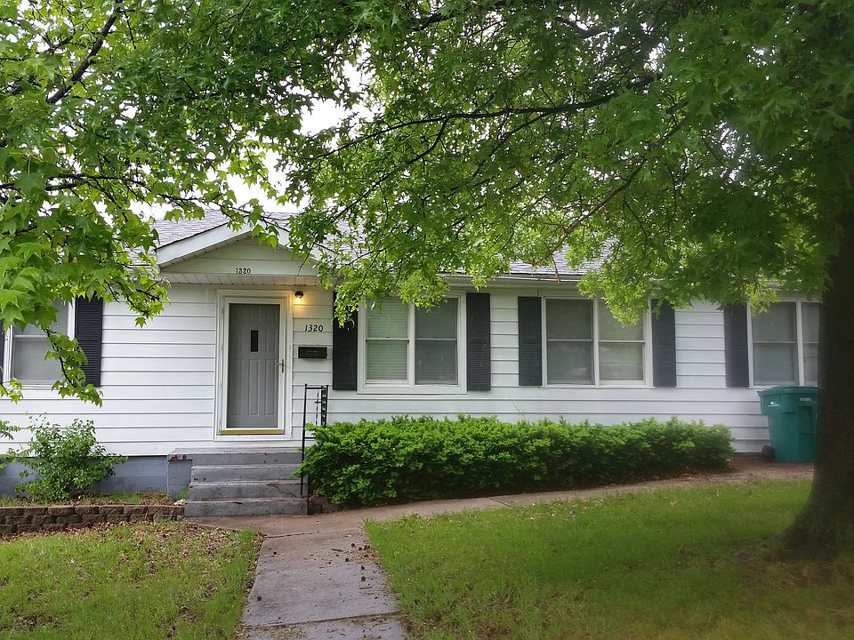 1320 Boyd St