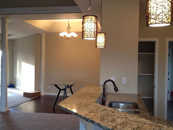 3rd image of 121 Vineland Parkway Dr