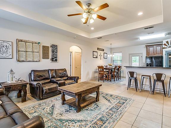 4th image of 1202 Moore Cir
