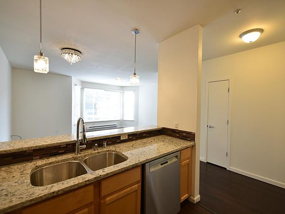 4th image of 5810 Mission St APT 203