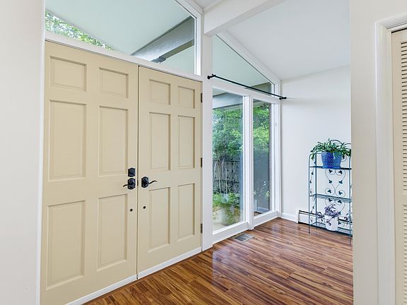 5th image of 1214 Woodcrest Cir