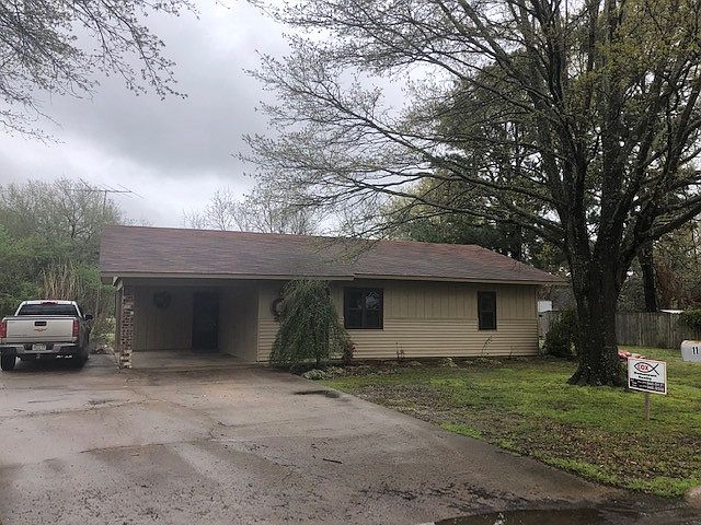 1st image of 11 Green Meadow Dr