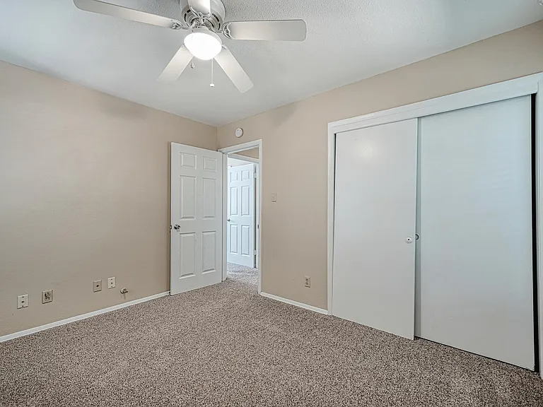4906 Gladeview Dr — Photo 13