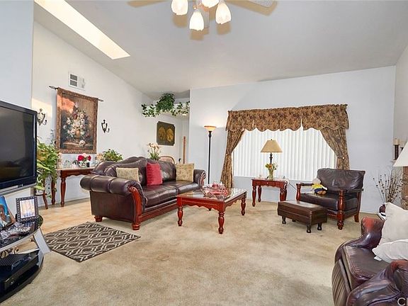 3rd image of 6848 Redwood Ave