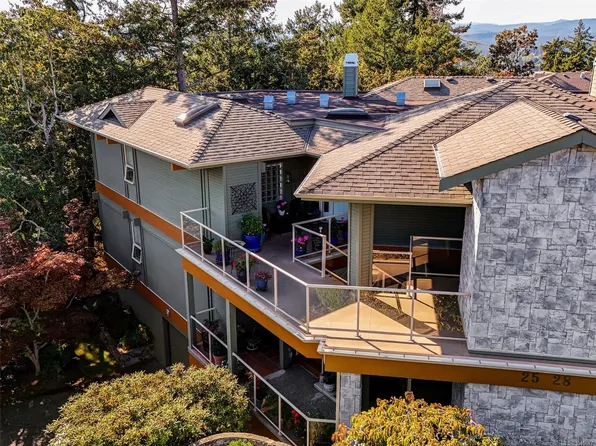 4305 Maltwood Ln #27, Saanich, BC V8X 5G9