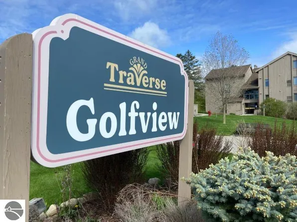 5550 Golfview Ct, Williamsburg, MI 49690