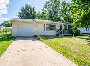 620 S 7th St, Akron, IA 51001