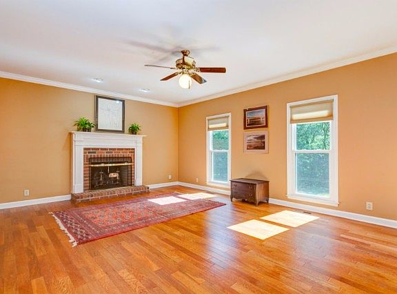 5th image of 1425 Holly Hill Dr