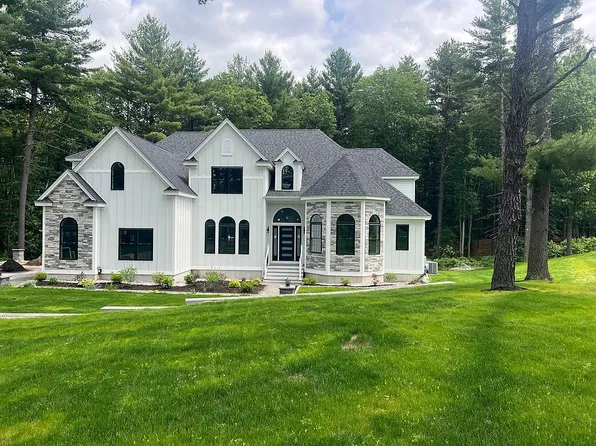 10 Freedom Ct, Dracut, MA 01826