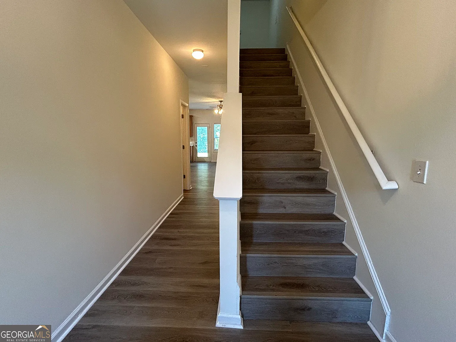 3 bed, 2.5 bath, 1600 sqft, $1,745 — Photo 3