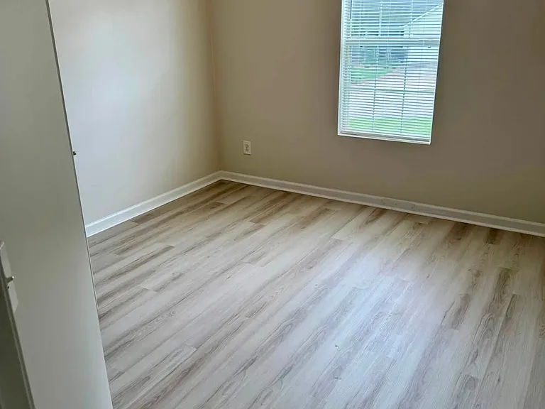 601 Windsor Dr — Photo 3