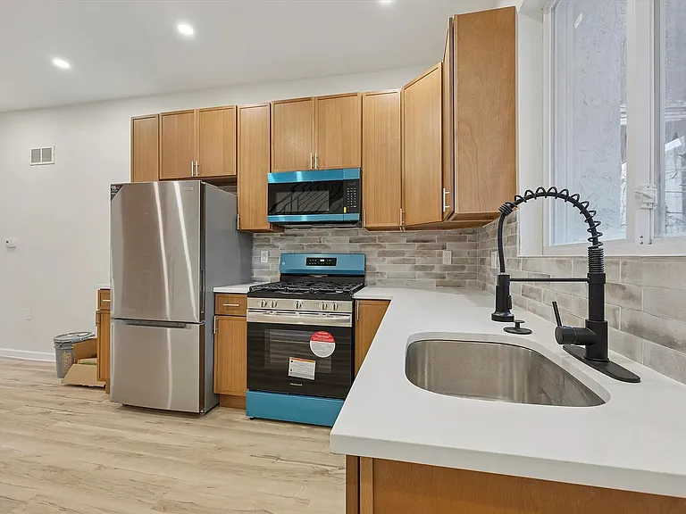 2615 Earp St — Photo 8