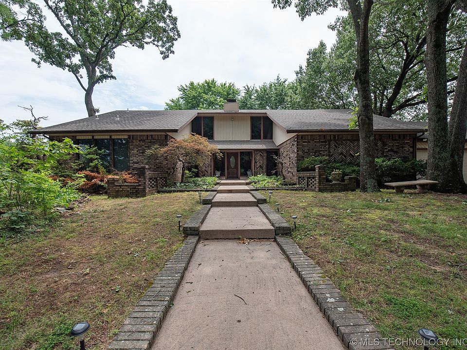1st image of 1102 W Red Oak St