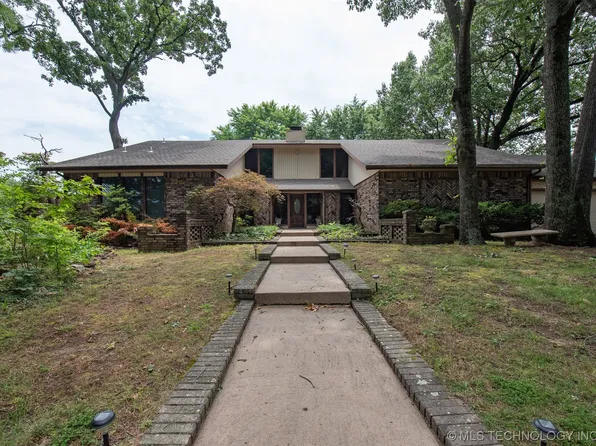 1102 W Red Oak St, Stilwell, OK 74960