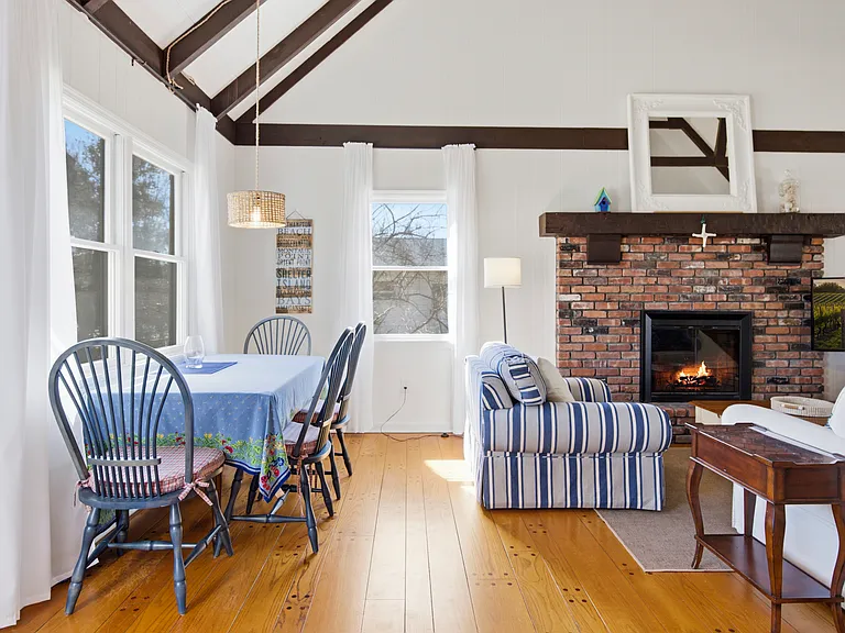 3 Foster Ave — Photo 7