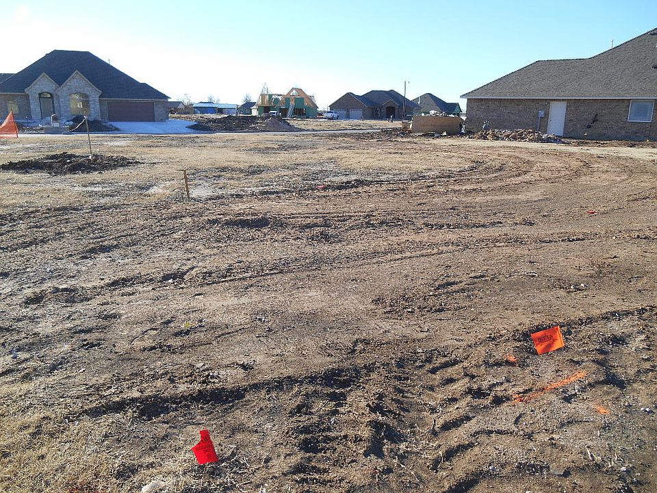 2nd image of 609 Heather Ln