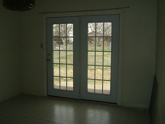 3rd image of 4613 NW Santa Fe Ave