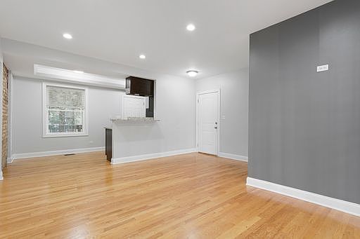 4th image of 7724 N Ashland Ave #G1