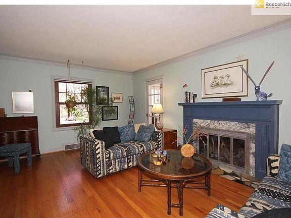 5th image of 21 E 62nd St