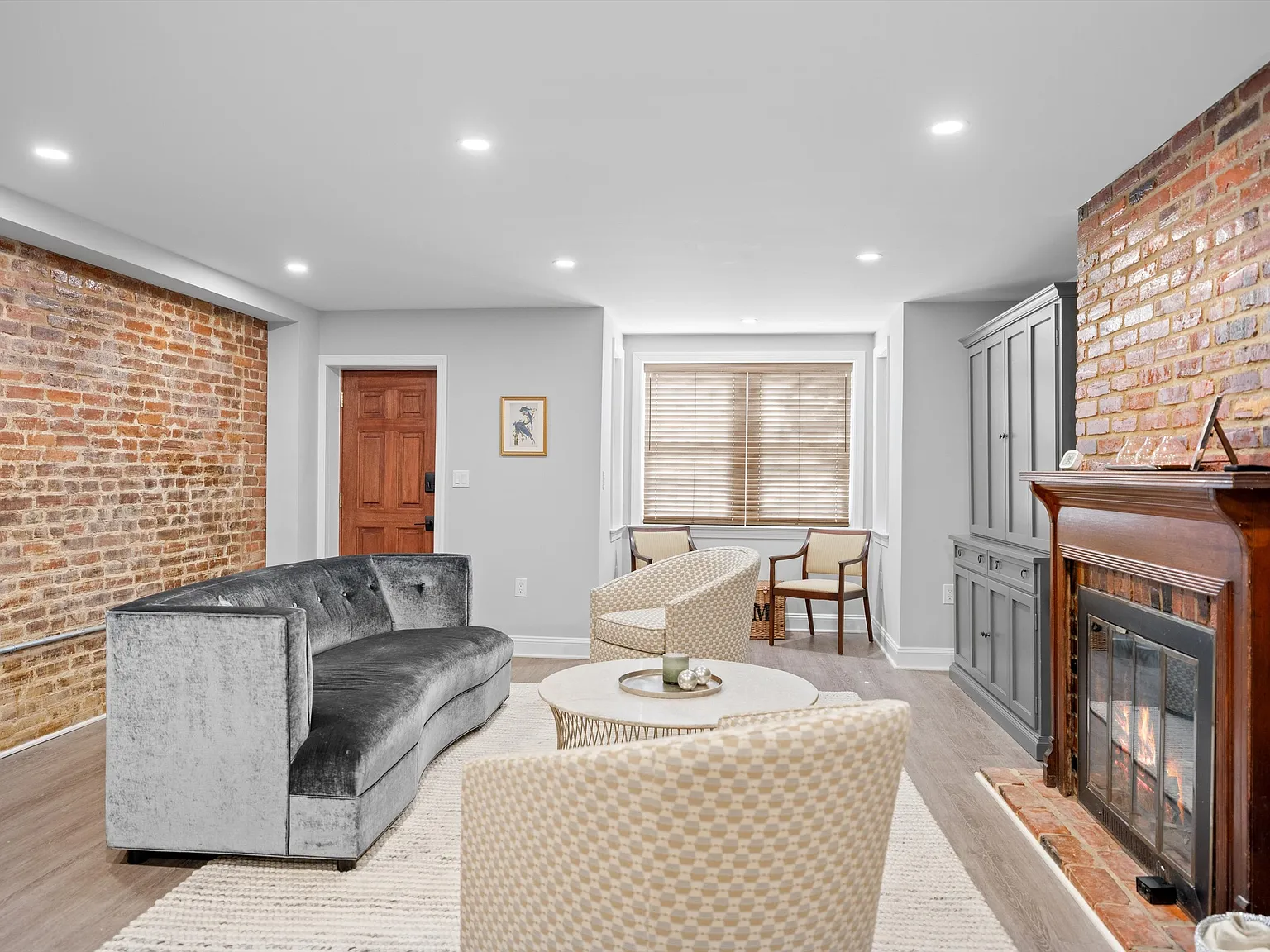 1 bed, 950 sqft, $3,270 — Photo 1
