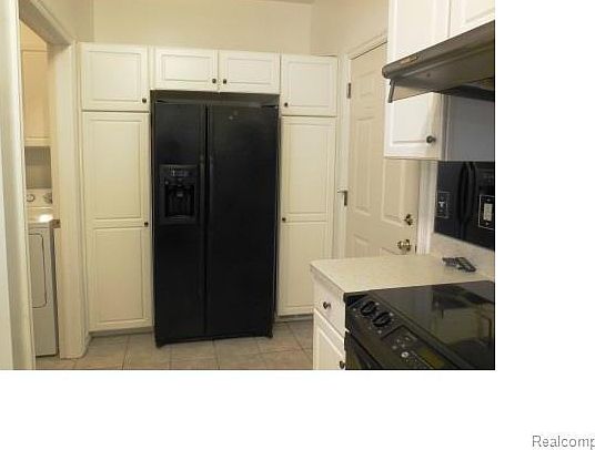 4th image of 1558 E Lakeview Ln