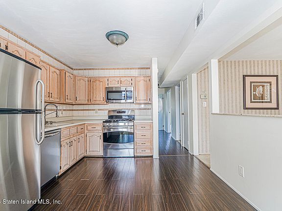 5th image of 41 Jennifer Pl #B