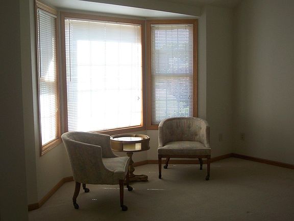 5th image of 170 S Lar Ann St #1