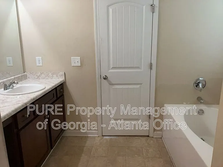 400 Brookwood Xing — Photo 16