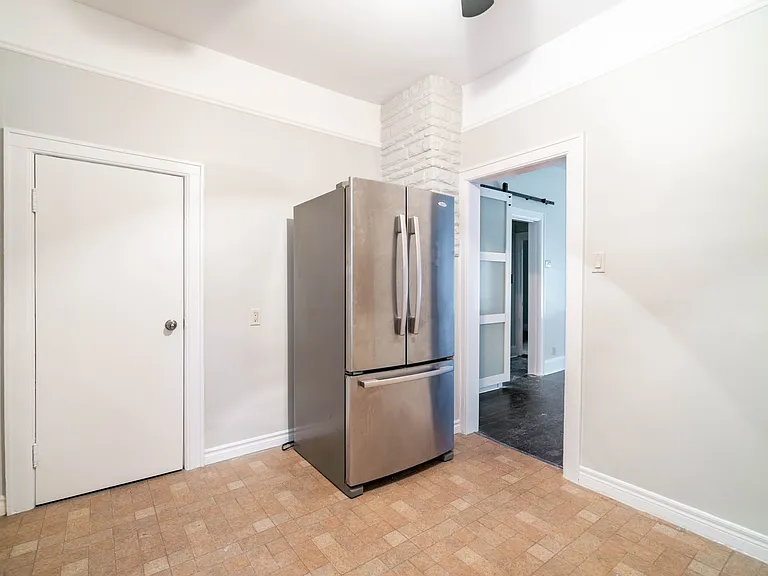 415 Grove Ave — Photo 1