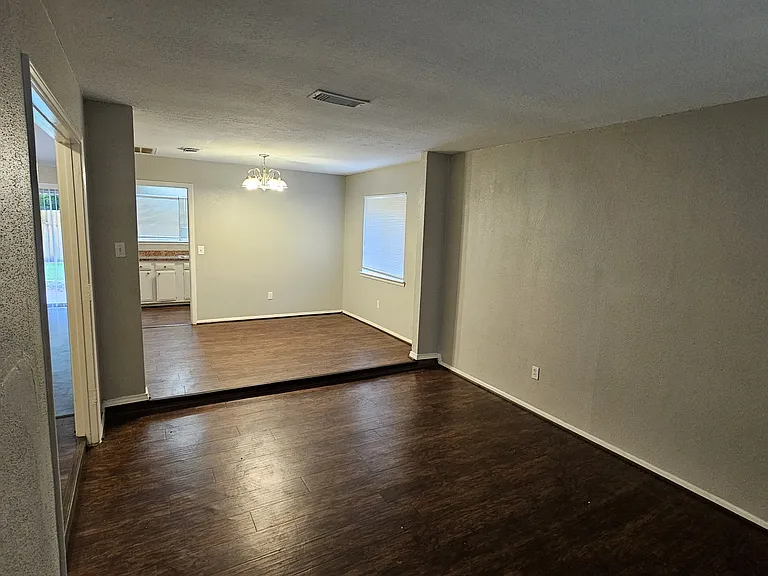 4430 McCleester Dr — Photo 2