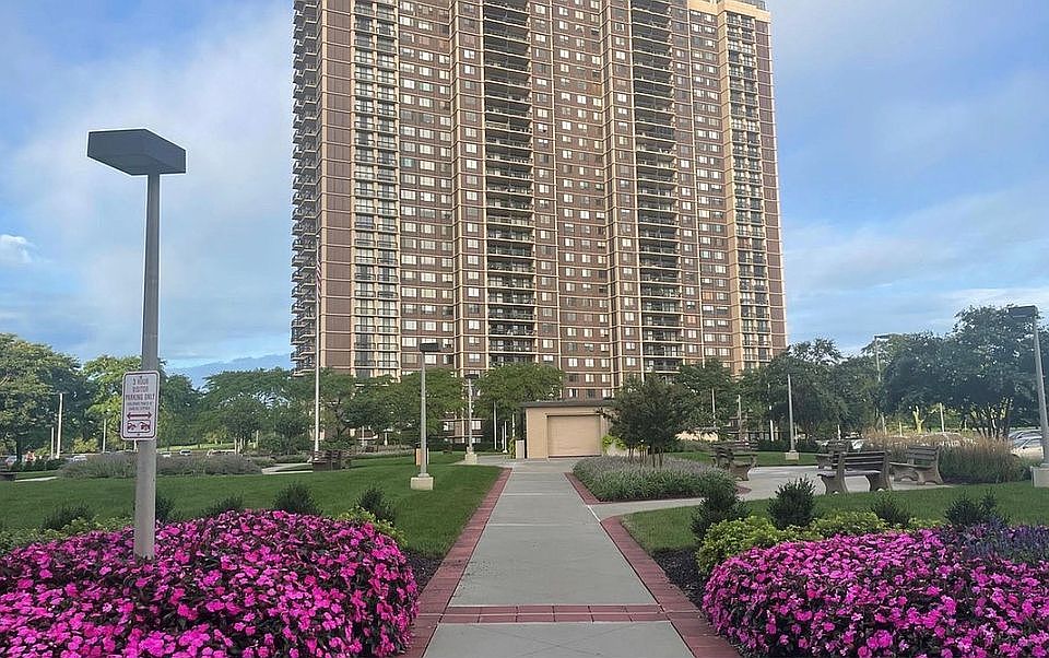 1st image of 270-10 Grand Central Pkwy