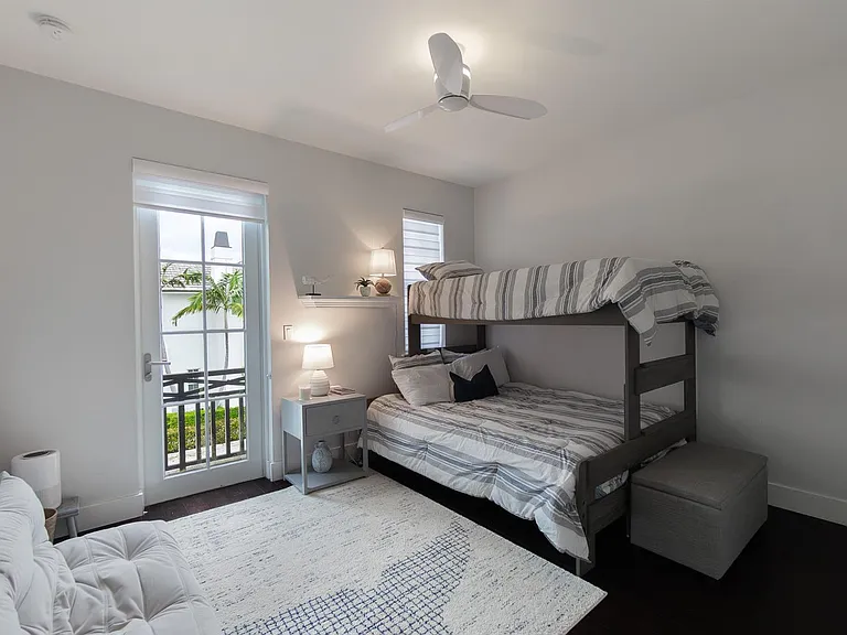 918 Saint George Blvd — Photo 28
