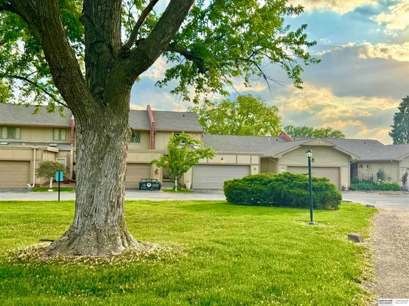 6012 Oakcrest Plz #16, Omaha, NE 68137