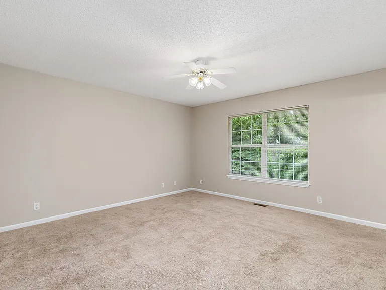131 Sawmill Ln — Photo 22