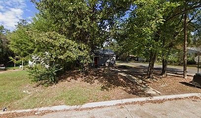 1st image of 2502 Woodford St