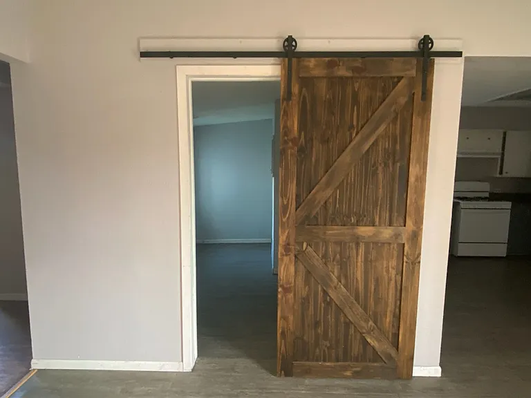 605 N Market St — Photo 3