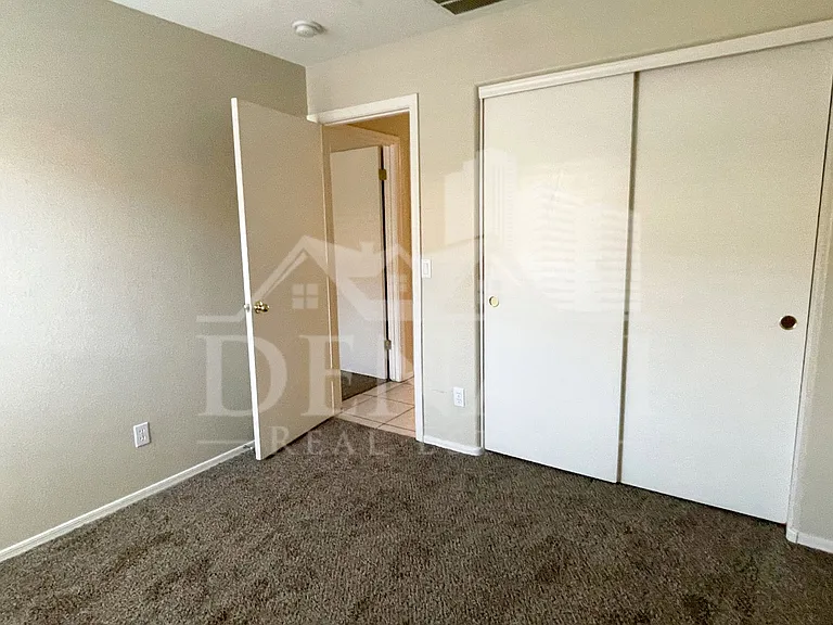 7220 S 55th Dr — Photo 20