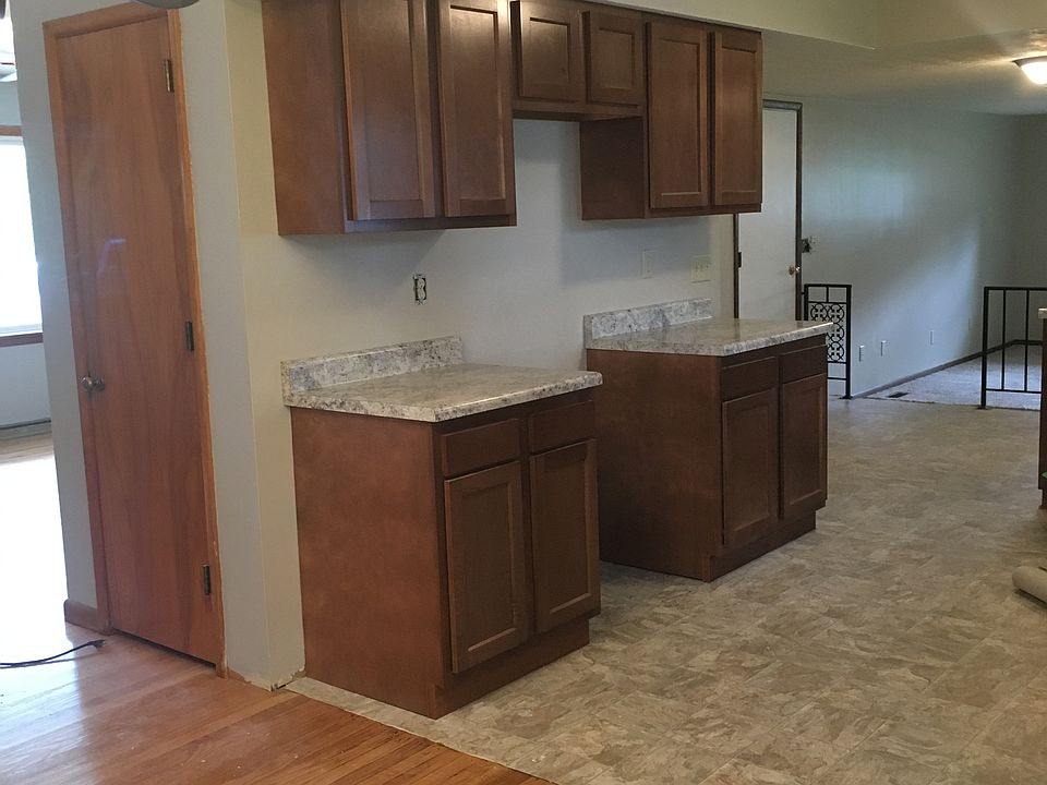 Dining room to kitchen
