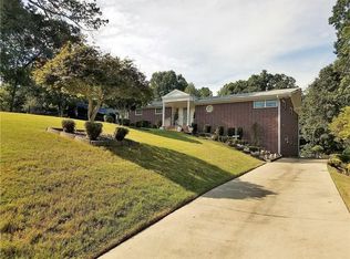 2771 Valley Heart Dr NW, Atlanta, GA 30318