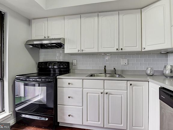 3rd image of 5756 Village Green Dr APT G