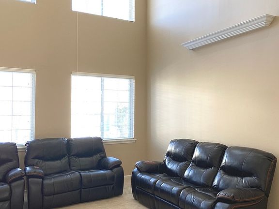 4th image of 372 Windsong Cir #372