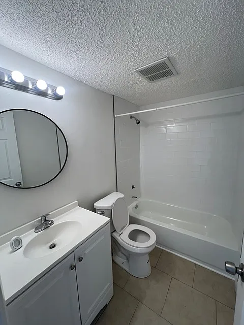 2 bed, 800 sqft, $1,300 — Photo 3