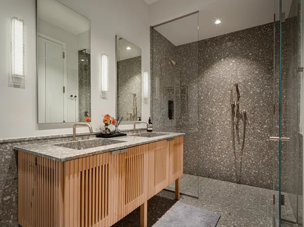 30 Front Street image 4 of 26