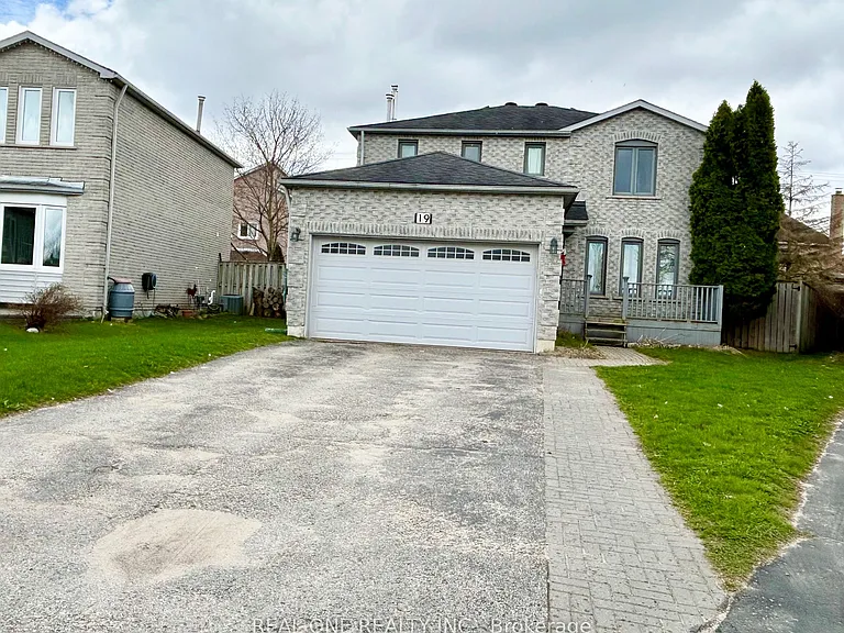 19 Blair Cres — Photo 2