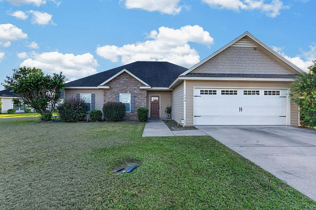 4 bed, 2.0 bath, 1635 sqft, $1,895 — Photo 1