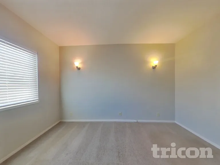 573 Laurel St — Photo 8